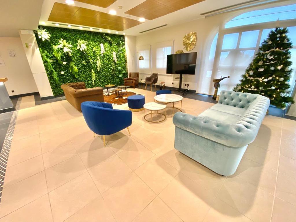 Hotel Camino Real Duenas Ngoại thất bức ảnh