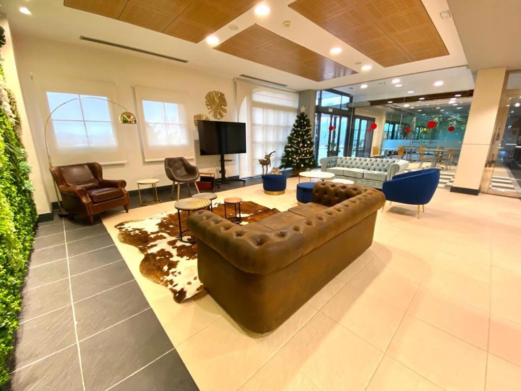 Hotel Camino Real Duenas Ngoại thất bức ảnh