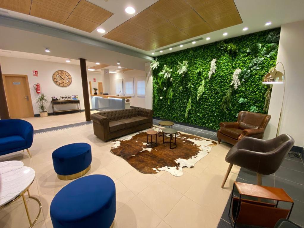Hotel Camino Real Duenas Ngoại thất bức ảnh