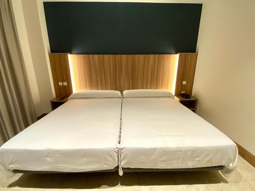 Hotel Camino Real Duenas Ngoại thất bức ảnh