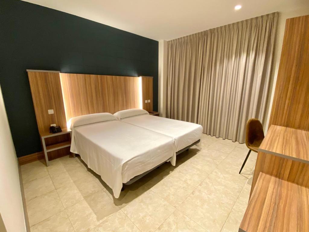 Hotel Camino Real Duenas Ngoại thất bức ảnh