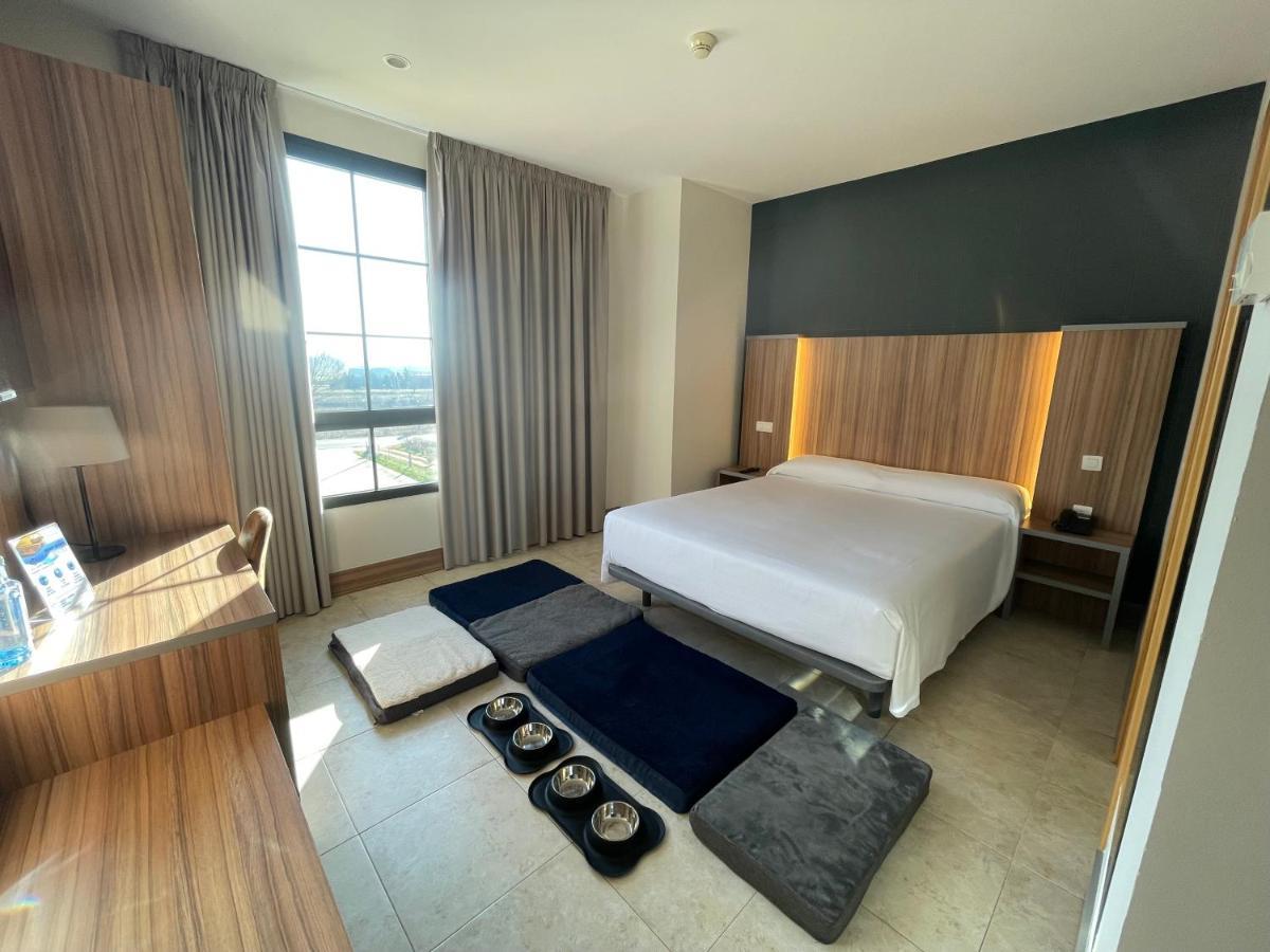 Hotel Camino Real Duenas Ngoại thất bức ảnh